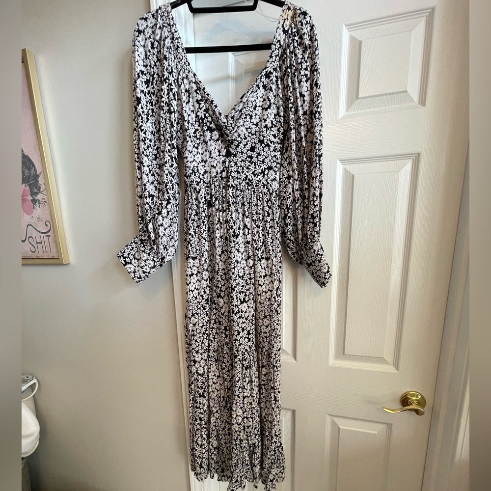 Black and white dress - size large